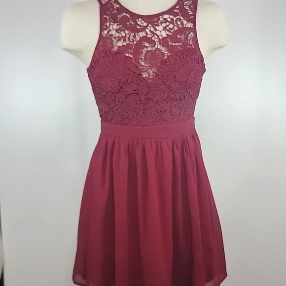 MANIJU Sleeveless Lace Overlay Open Back  Dress size S - Picture 1 of 9